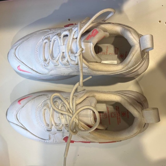 NIKE AIR MAX VERONA VALENTINE’S DAY SNEAKER SIZE US 6 - Picture 2 of 2